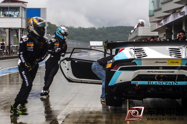 蘭博基尼-寶珀Super Trofeo亞洲挑戰賽富士站 -維修區內車手快速完成交換