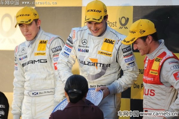　　車網中國 2010中國國際房車街道賽為我們呈現一場饕餮視覺盛宴，震耳欲聾的賽車咆哮，高速穿流的魅影，以及瞬間發生的車禍，這就是DTM，這就是揪住你的心，刺痛著你的神經的賽車運動。除了沖擊重點那一瞬，DTM比賽高潮還出現在得獎車手站在領獎臺上高舉獎杯的時刻，噴灑的香檳，開懷的笑容，盡情與人們分享著勝利的喜悅。