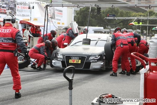 2010DTM奧迪車隊進站更換輪胎【組圖】
