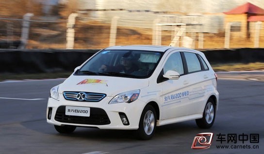 8月我國(guó)新能源汽車(chē)產(chǎn)量2.45萬(wàn)輛 同比增長(zhǎng)近4倍