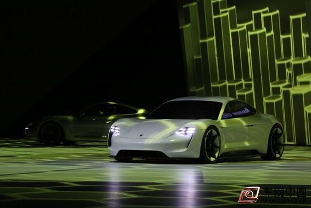 保時(shí)捷電動(dòng)概念車Mission E