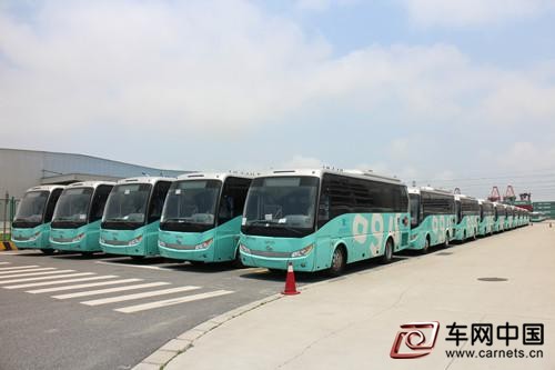 車網中國 綜合新聞 西藏自治區政府日前選擇部分地(市)開展新能源汽車示范推廣工作，并對相關優惠和財政補貼政策進行研究。為此，日前拉薩市試運行新能源公交車，全線26公里，站點40個。  這次試運營的是蘇州金龍海格客車生產的插電式新能源客車，氣電混合動力車型，比普通柴油車節能達40%以上。