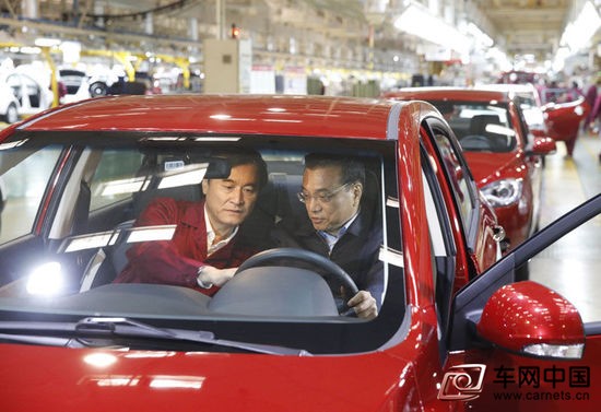 李克強總理視察江淮汽車基地 體驗新能源汽車