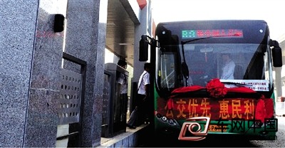 新能源車引領“綠色出行” 鄭州公交越來越便利