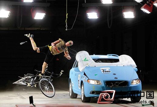車外側氣囊? 聊汽車安全氣囊的現在將來