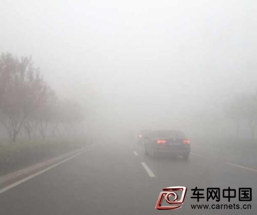 霧天行車