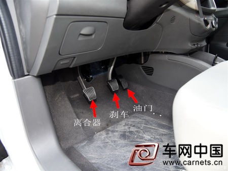 剎車和油門為啥都右腳控制