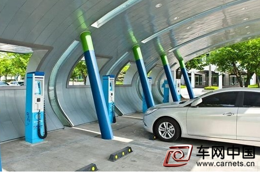 蘭州兩座大型新能源汽車充電站試運行 80臺電動車可同時充電