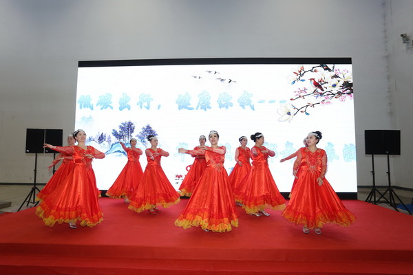 華夏人壽“低碳出行 健康你我”華粉俱樂部舞蹈表演