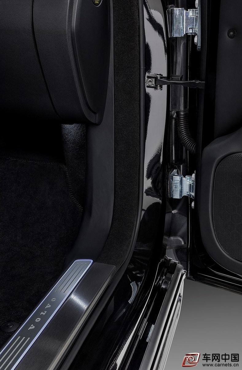 Volvo-XC90_Armoured-2020-1600-09