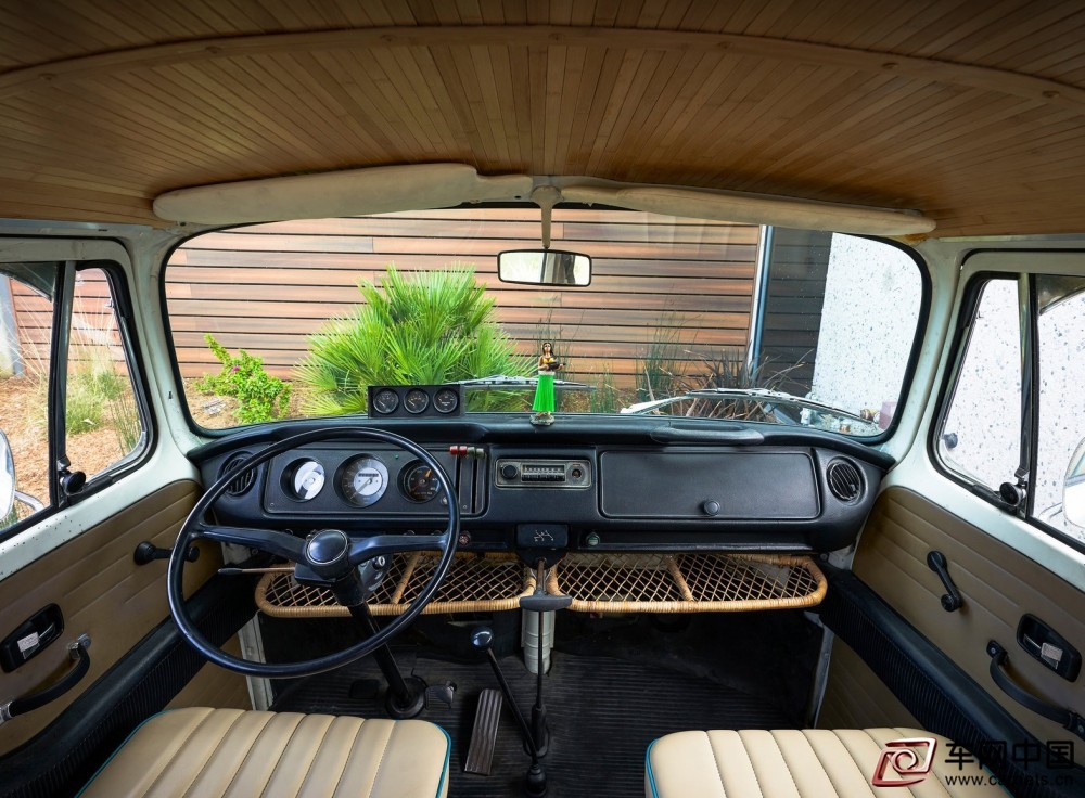 Volkswagen-Type_2_Bus_Electrified_Concept-2019-1600-09