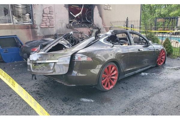 特斯拉被曝早就知道電池存在設計缺陷 最終引發了多起自燃