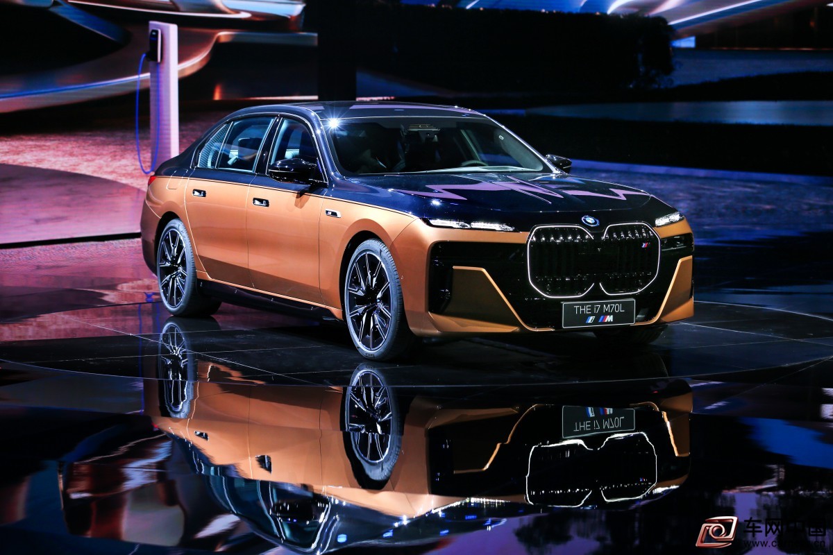 01.創(chuàng)新純電動BMW i7 M70L全球首發(fā)